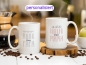 Preview: Personalisierte Tassen-Set mit den Aufschriften 'Papa Johann' und 'Mama Stefanie', verziert mit kleinen Herzen. Ideal als Geschenk für Eltern.